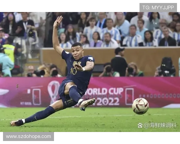 姆巴佩全场表现抢眼成功过人和对抗均为最高评分达到73